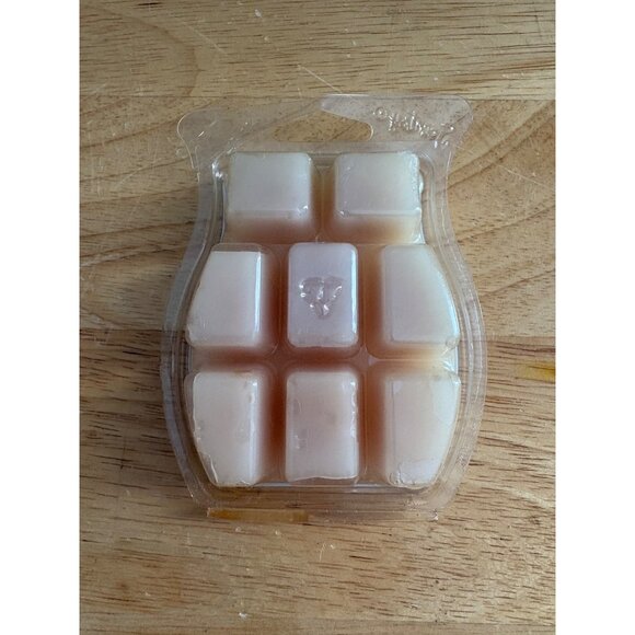 Scentsy Authentic Clean Breeze Scented Wax Bar 8 Cubes Made In USA - Picture 2 of 3